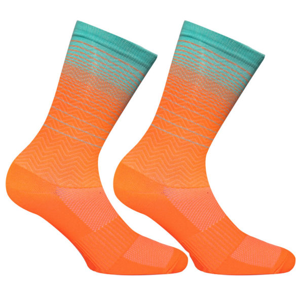 Petites chaussettes de compression dégradées le sport p